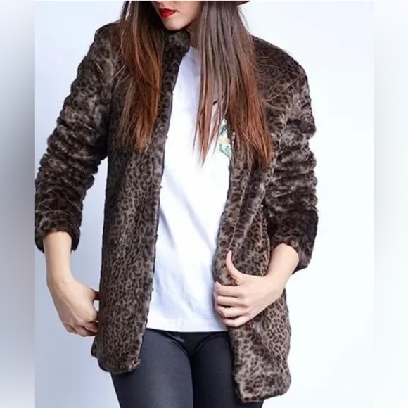 NEW VERO MODA Nordstrom Grey Animal Print Faux Fur Luxury Lounge Jacket M Coat - Picture 1 of 7